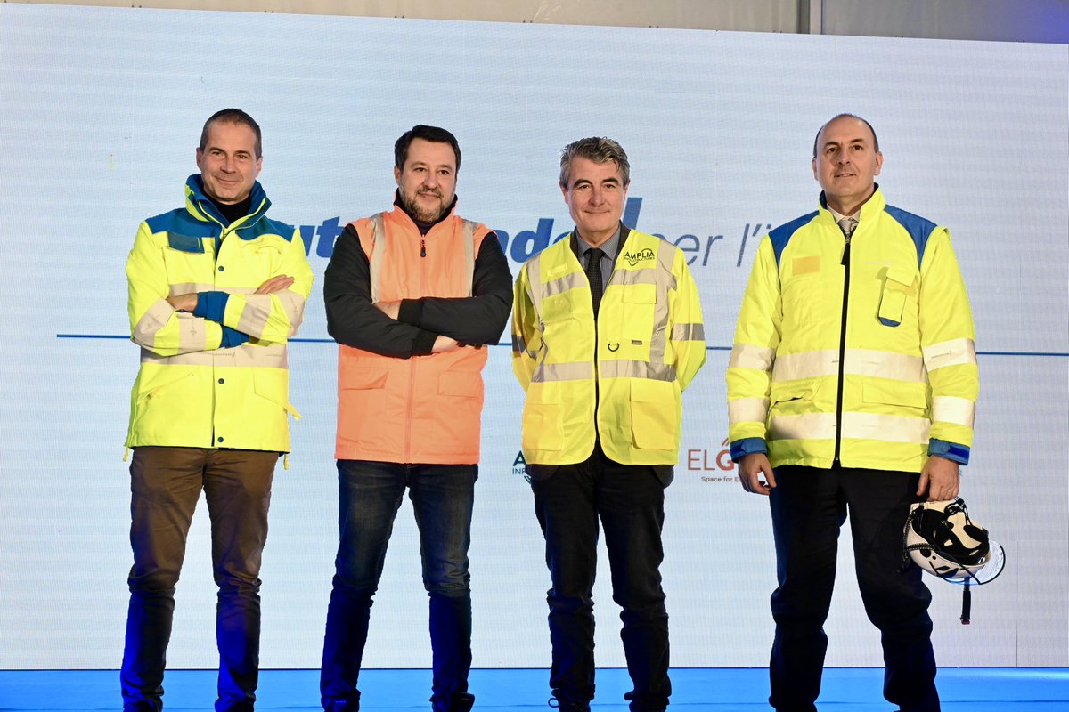 stetobaccelli's tweet photo. Con il Ministro @matteosalvinimi, in sopralluogo sul cantiere della nuova Galleria San Donato e sulla tratta dell’A1 tra Barberino e Calenzano.

Un gruppo di interventi da ben 607 mln grazie a cui potenzieremo drasticamente i 19 km della Firenze Sud - Incisa Valdarno. https://t.co/tVtwSuShFE
