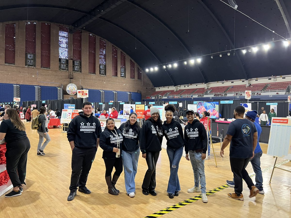 ROIG_DC's tweet image. Our team is today at @MySchoolDC #EdFEST23 at the DC Armory until 1pm! See you there!