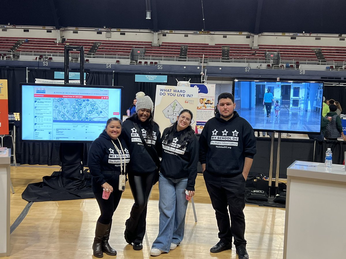 ROIG_DC's tweet image. Our team is today at @MySchoolDC #EdFEST23 at the DC Armory until 1pm! See you there!