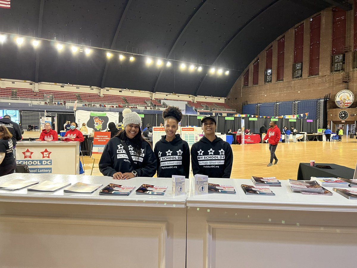 ROIG_DC's tweet image. Our team is today at @MySchoolDC #EdFEST23 at the DC Armory until 1pm! See you there!