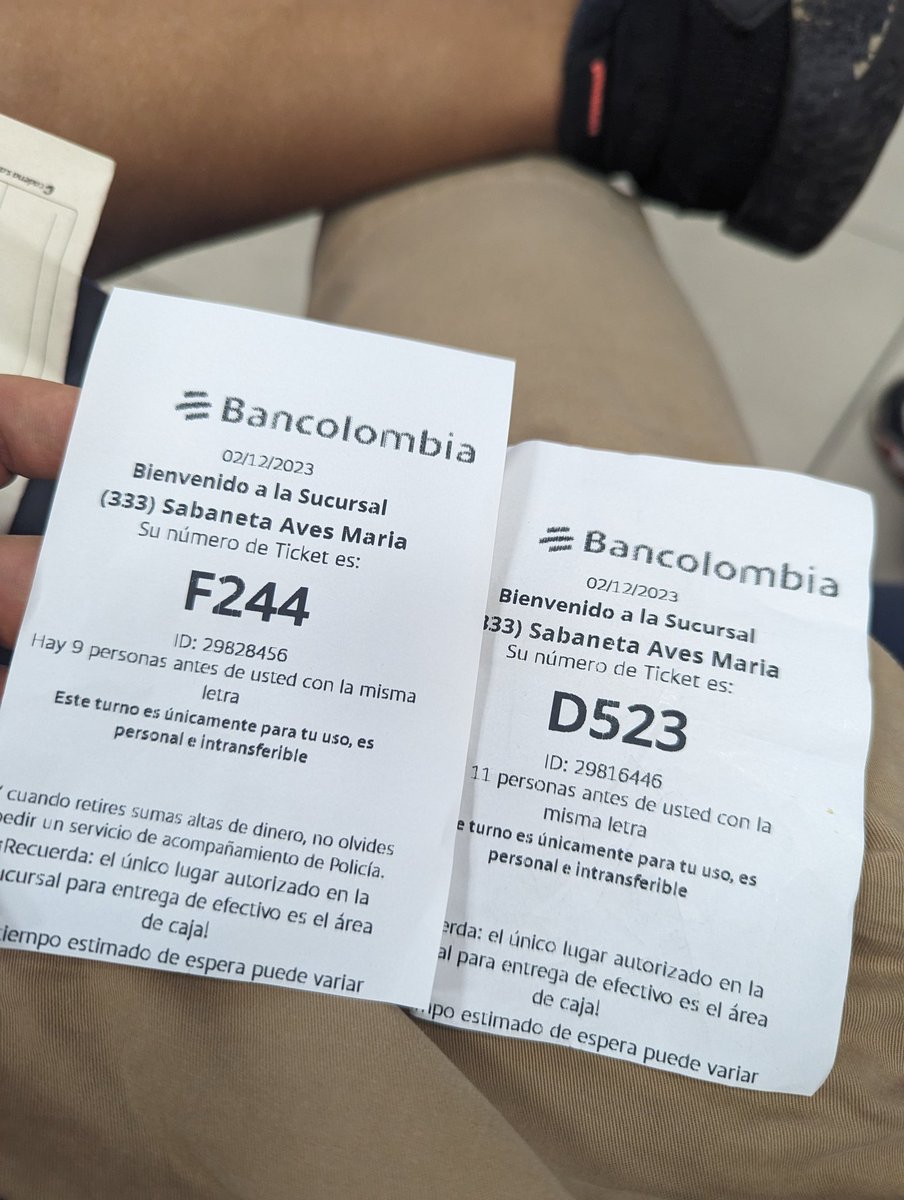 danyflorez's tweet photo. Dos horas esperando en Bancolombia y me tuvieron que dar dos turnos por lo malo que tienen el sistema de turnos, algún día mejorarán? @Bancolombia #malservicio #banco #bancaido #bancolombia https://t.co/dH4Tn15UDW
