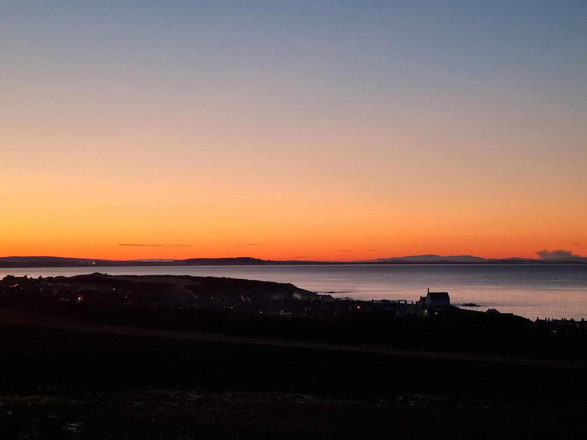 DavidMcCubbin77's tweet photo. Sunset over the Moray Firth by Findochty.
#Sunset #Findochty #MorayFirth #MoraySpeyside https://t.co/zqOcIn5fJH