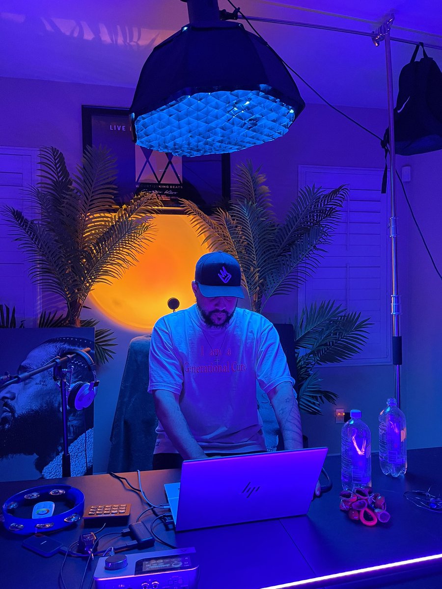 CurtissKing's tweet image. Crazy thing is as proud of the show production as I am, I know it can get significantly better. 

Especially with more hands on deck than just mine lol

I was studying the game tape and taking notes when I went offline. #Diyer 🛠️

youtube.com/live/YuiFULgPH…