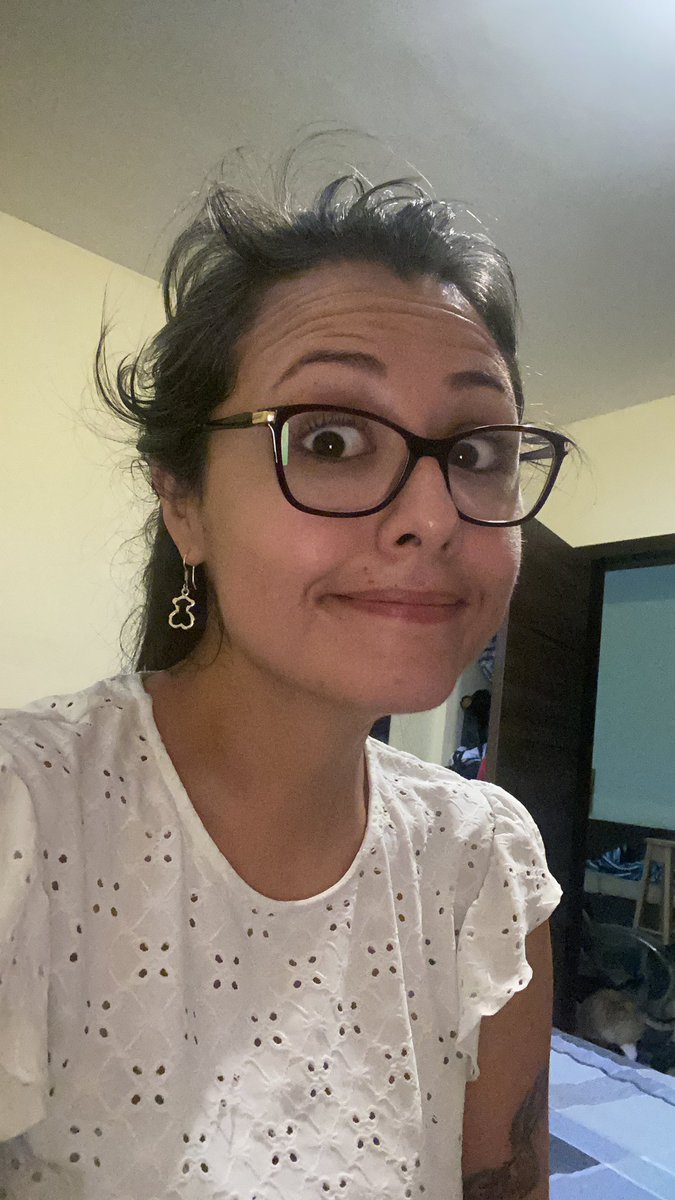 VickolinN's tweet photo. A mi me gusta andar despeinada 

Jajaja https://t.co/fmV4bJHL6x