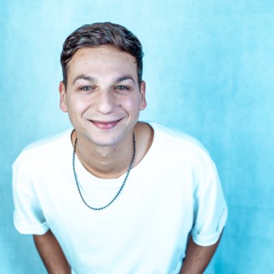 frankdiago's tweet photo. #NuevaFotoDePerfil Trabajando en mi nuevo proyecto “Favorita”. Tengo muchas ganas de compartirlo con vosotros familia 😀 https://t.co/mKD5vW8xJB