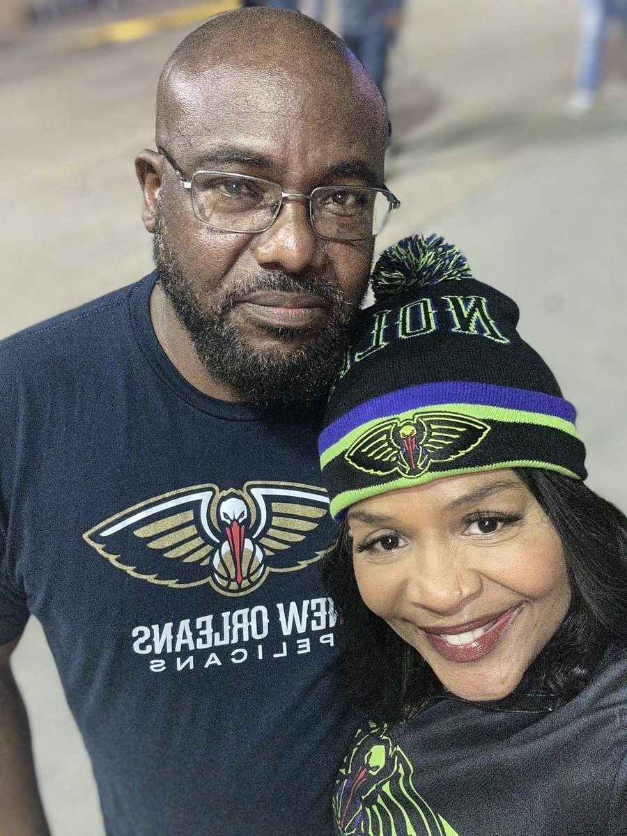 quo_hollins's tweet photo. We In! Let’s Go Pels #Pelicans #pelswin https://t.co/8Gg5C5d1KU