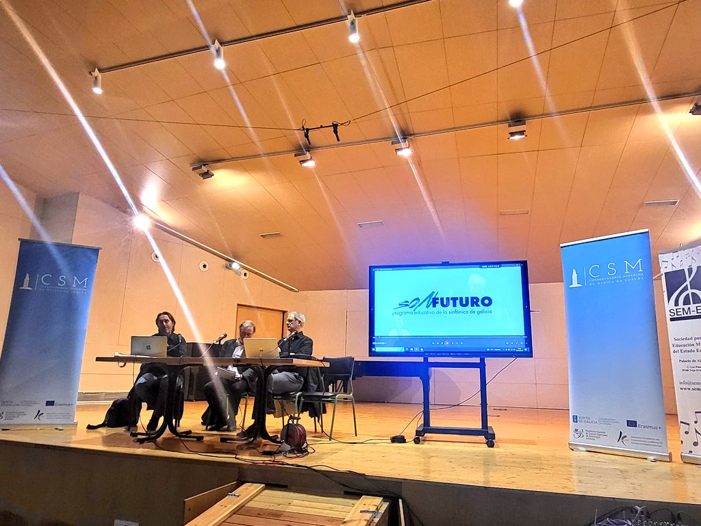Esthermusicma's tweet photo. Aprendiendo y compartiendo experiencias en el  X CONSMU organizado por la @sem_ee75 Estas formaciones son esenciales para este profesorado. Es muy necesario este aprendizaje entre iguales y sus reflexiones para la mejora de este ámbito en los distintos niveles. https://t.co/w0jdV1ah4K