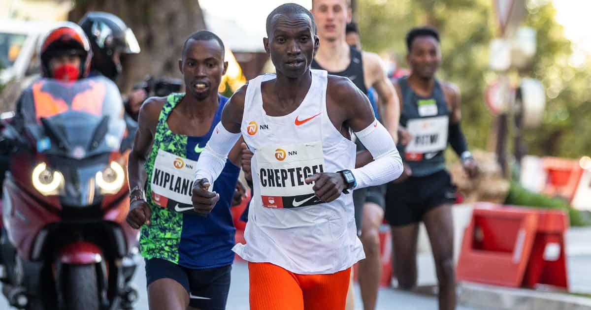 BrianKawalya1's tweet image. Sunday at 10:15am 

World and Olympic champion Joshua Cheptegei will be making his Marathon debut in Valencia

He has impressive history in Valencia where he set the 10km Road world record in 2019 and the still standing 10,000m World record mark of 26:11.00 in 2020

#42KValencia