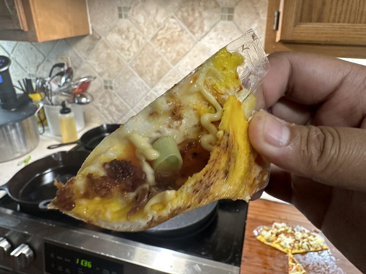 UnicityPoint's tweet image. Mmmhhhh, Vietnamese Pizza (banh trang nuong). 

Haven't had one of these since my time in 'nam 🧐