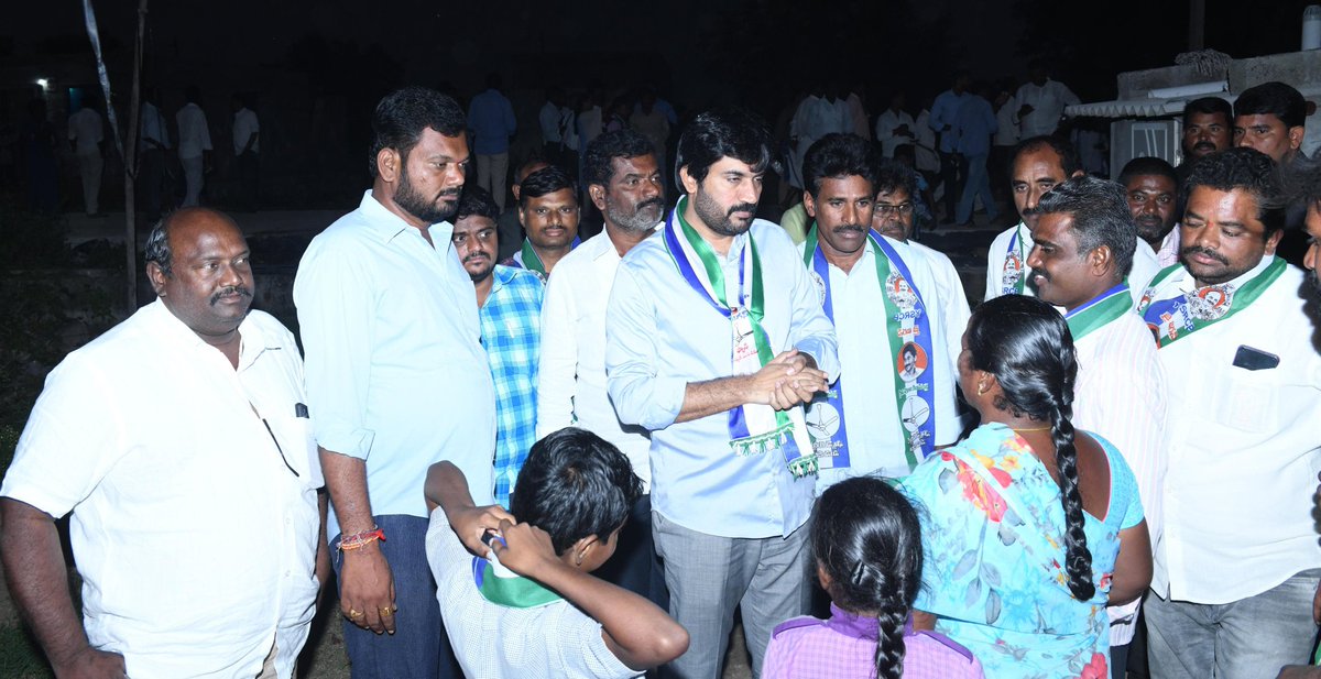 KCBachina's tweet photo. గడపగడపకు మన ప్రభుత్వం కార్యక్రమం ధేనువకొండ గ్రామ సచివాలయం పరిధి (అద్దంకి పట్టణం) లో నిర్వహించడం జరిగింది.
#bachinakrishnachaitanya #BKC #TeamBKC #addanki #2024addankimla #YSRCP #CMYSJagan #GadapaGadapakuManaPrabhuthvam #WhyAPNeedsJagan #YSRCPAgain2024 https://t.co/cSbBahh7YU