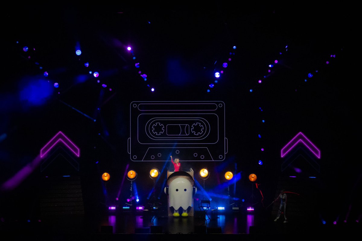 khennessyphotos's tweet image. What a night with @jomcnally &amp;amp; @VogueWilliams for night 3 of M.T.G.M live in a jam packed, bouncing @3ArenaDublin ! If you’re going tonight, be prepared to dance, laugh, possibly squirm and have an all round awesome night! 
.
#MTGMPod #mytherapistghostedme #3Arena #Dublin