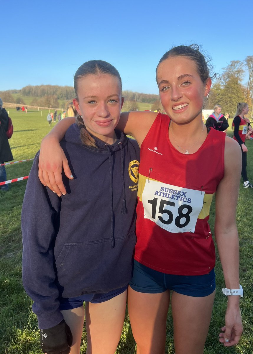 🥶🥶🥶Stanmer Park for the 3rd #SussexLeague <a href="/sussexaa/">Sussex Athletics</a> #CrossCountry race today.
Women all running together again - 2nd &amp; 3rd overall for Ava &amp; Esme <a href="/LewesAC/">Lewes AC</a>, 1st &amp; 2nd in their U17 age group for the third time in a row. Well done girls!