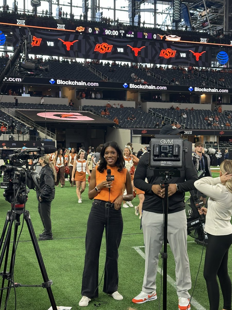 robynehearn's tweet photo. Great way to start my Saturday 🧡🏈 
@osu_max https://t.co/BpyDZUKde9