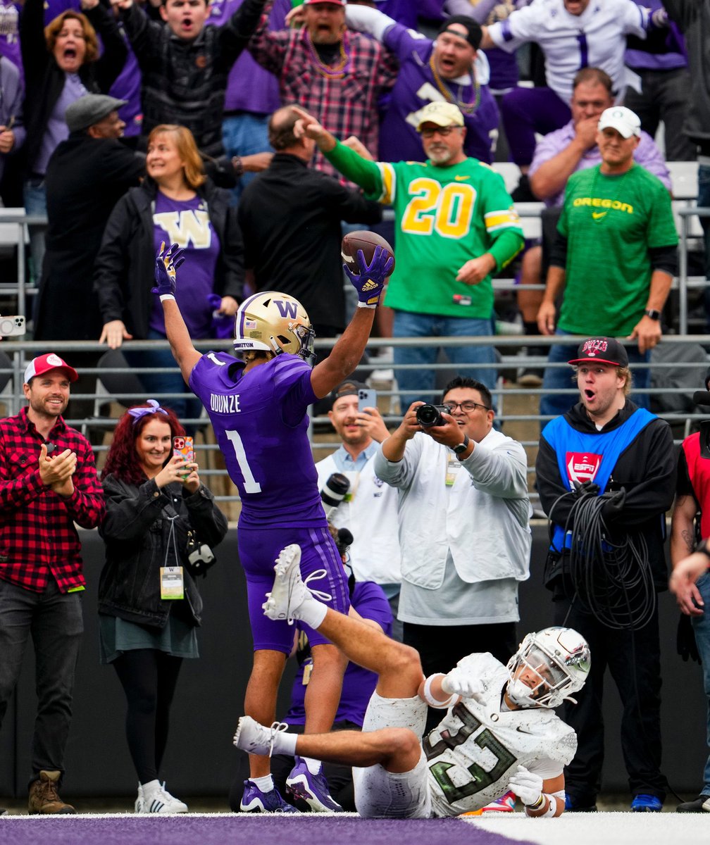 bowdown79's tweet photo. Retweet this if you woke up knowing your team is

Forever #Pac12Champs 

Only team ever to gp 13-0 in the #Pac12 

Locked up a #CFBPlayoff bid

Accomplished all of this on the back of your most hated rival

#PurpleReign #USvUS #UWvsUO https://t.co/r62MyM2qfo