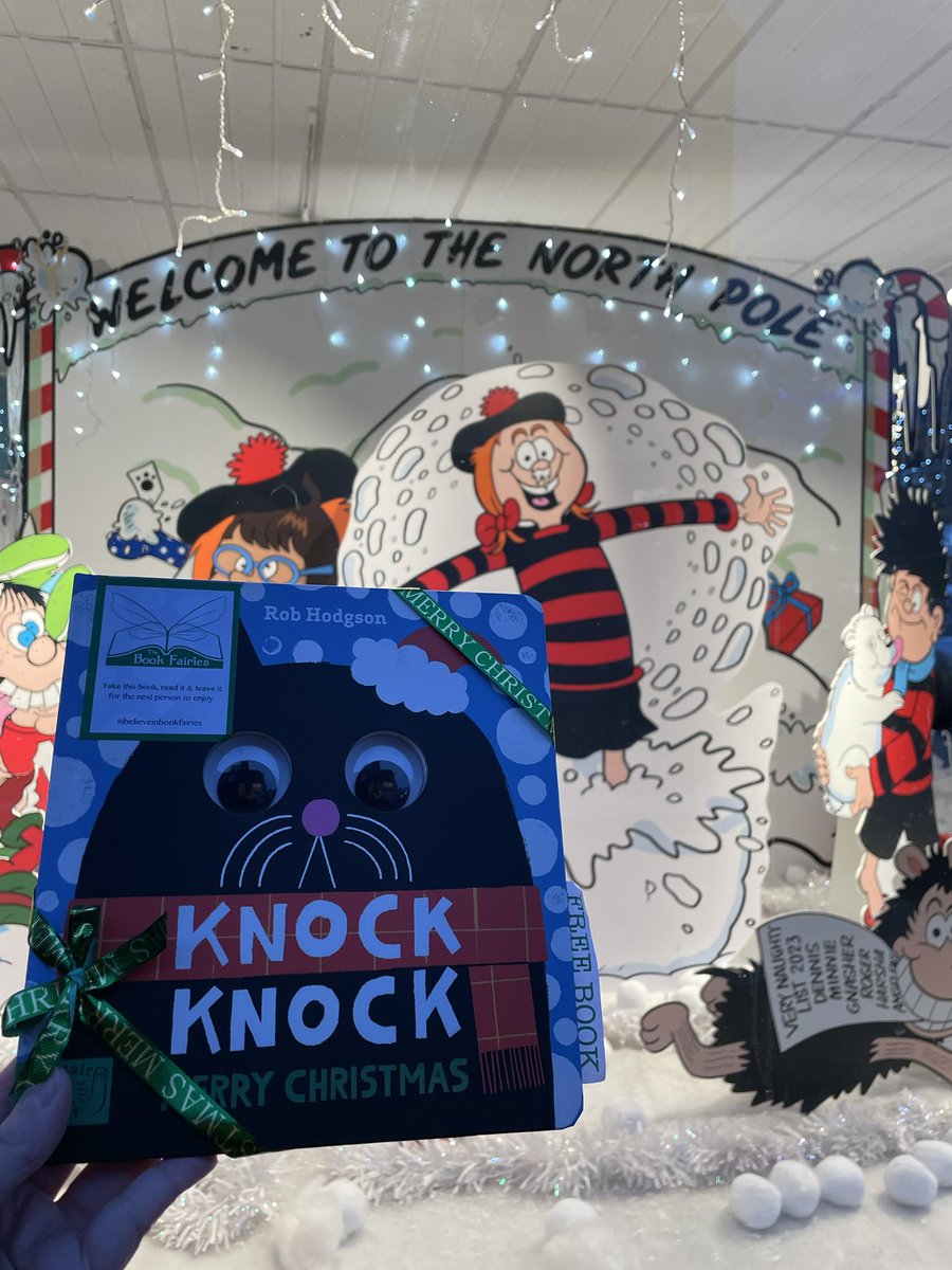 The Book Fairies are sharing copies of #KnockKnockMerry Christmas at festive locations around the UK! Who will be lucky enough to spot a pair of googly eyes peeking out at them? 👀 🎄 🎁

#ibelieveinbookfairies #TBFKnock #TBFMagicCat #merrychristmas #BroughtyFerry