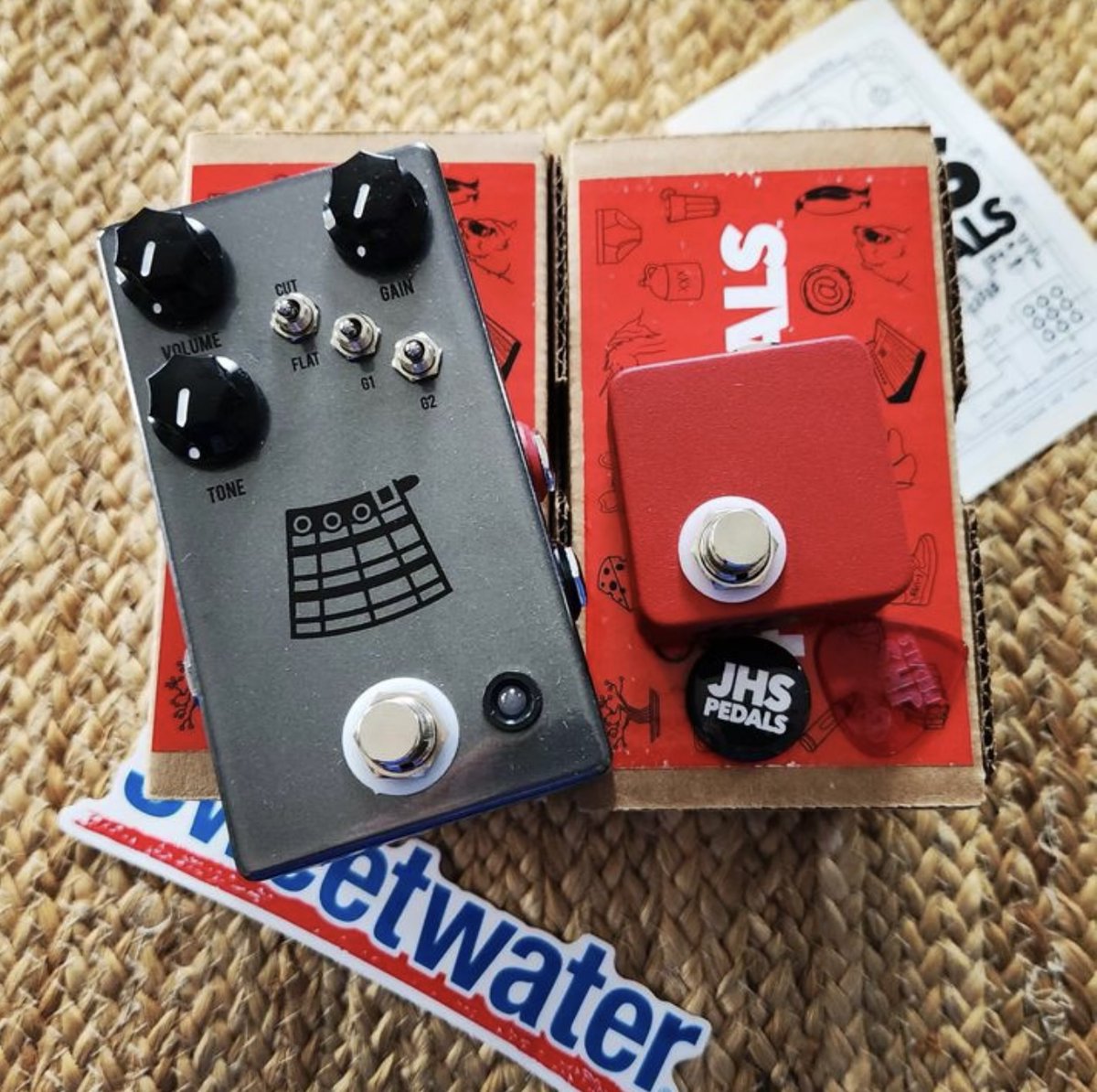 SweetwaterSound's tweet photo. It’s almost the new year, so here is some new gear! ❄️ Show off your new gear with #newgearday and tag @sweetwatersound for a chance to be featured 🤩
Check out more gear like this! 👉 https://t.co/eKHz721VF6
#gearshot #makingmusic #musicgear https://t.co/LERKzPi5qH