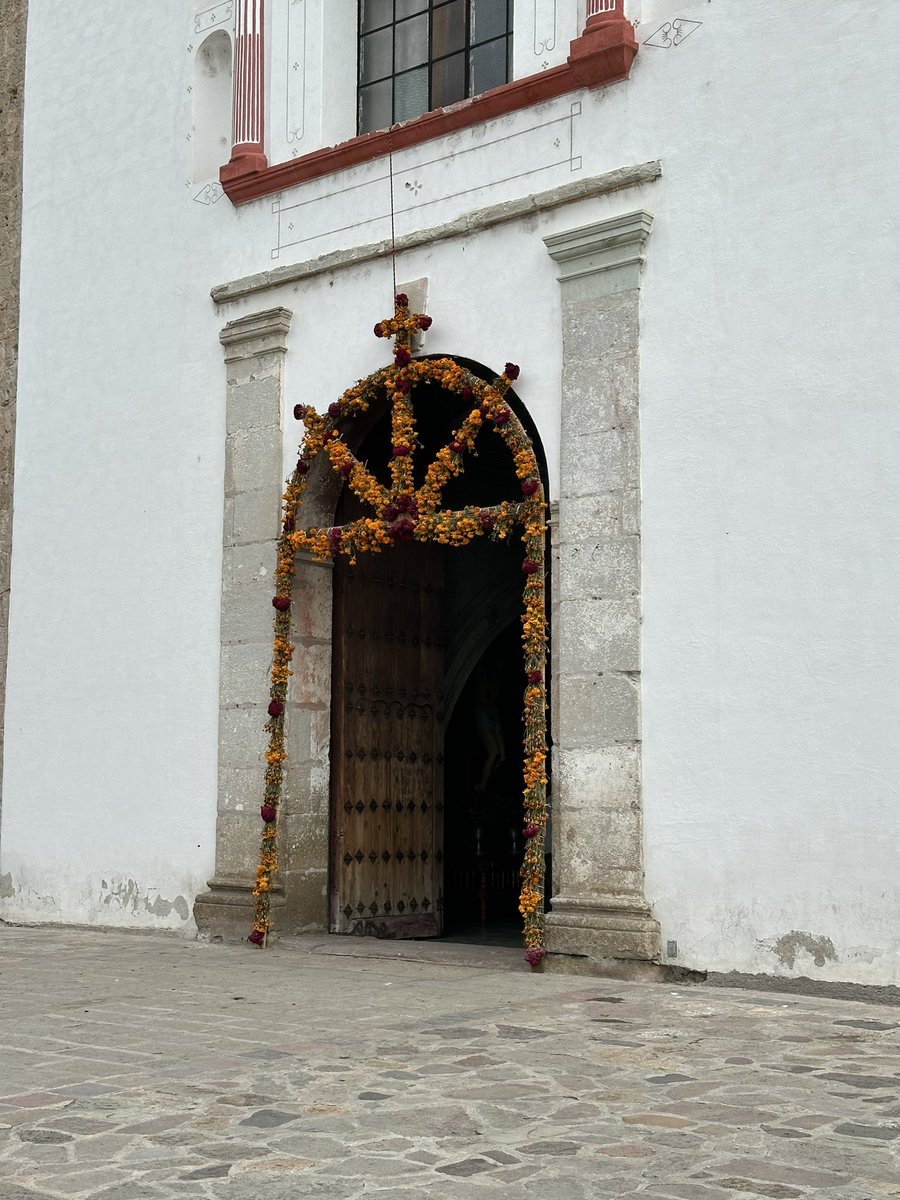 leonel_gpr's tweet photo. Templo de Santa María de La Asunción en Tlacolula, Oaxaca. https://t.co/EIvkHqiP5g