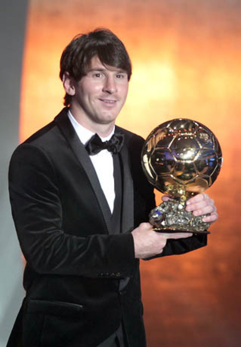 giraltpablo's tweet photo. "Fue injusto que yo no fuera coronado con el Balón de Oro de 2010 y Messi lo ganara. No soy un chico que llore por eso, es un premio individual y lo que yo prefiero es ganar trofeos colectivos" – Wesley Sneijder 🇳🇱 https://t.co/EoZ6vMd8CF