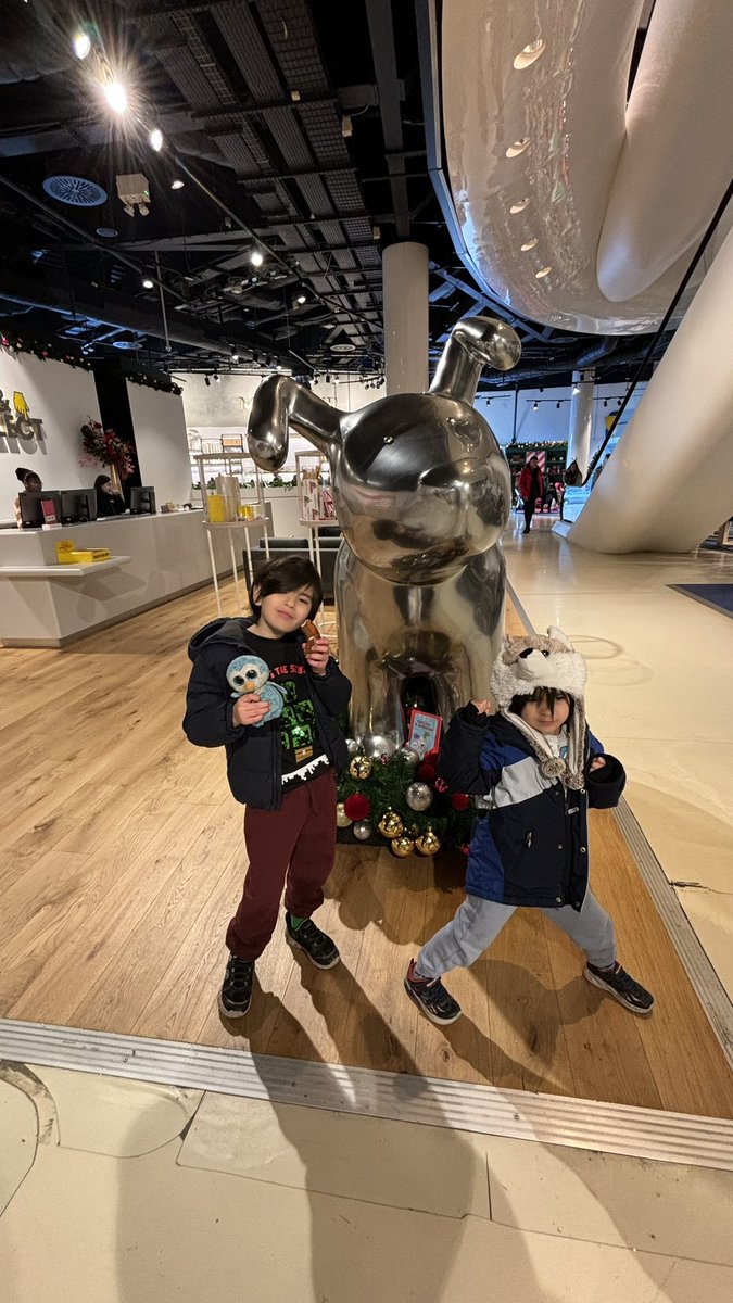 TheRealJamieKay's tweet photo. The boys loved the Birmingham Snowdog Trail. #snowdogsbrum @ShoppingInBham @wildinart https://t.co/38ds0MPV5r