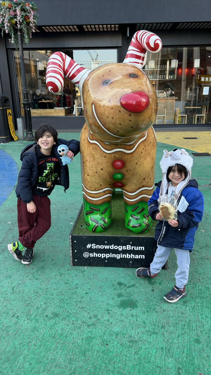 TheRealJamieKay's tweet photo. The boys loved the Birmingham Snowdog Trail. #snowdogsbrum @ShoppingInBham @wildinart https://t.co/38ds0MPV5r