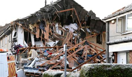 DailyMirror's tweet photo. Hero saves woman from rubble after explosion ripped through home https://t.co/gy3iQXkp44 https://t.co/yAKAFFCEzL