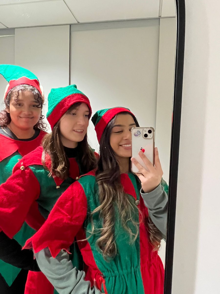 Christmas Fair!! It was so much fun spreading Christmas cheer as elves today!! Hope everyone had a great time 🎄🎄✨✨