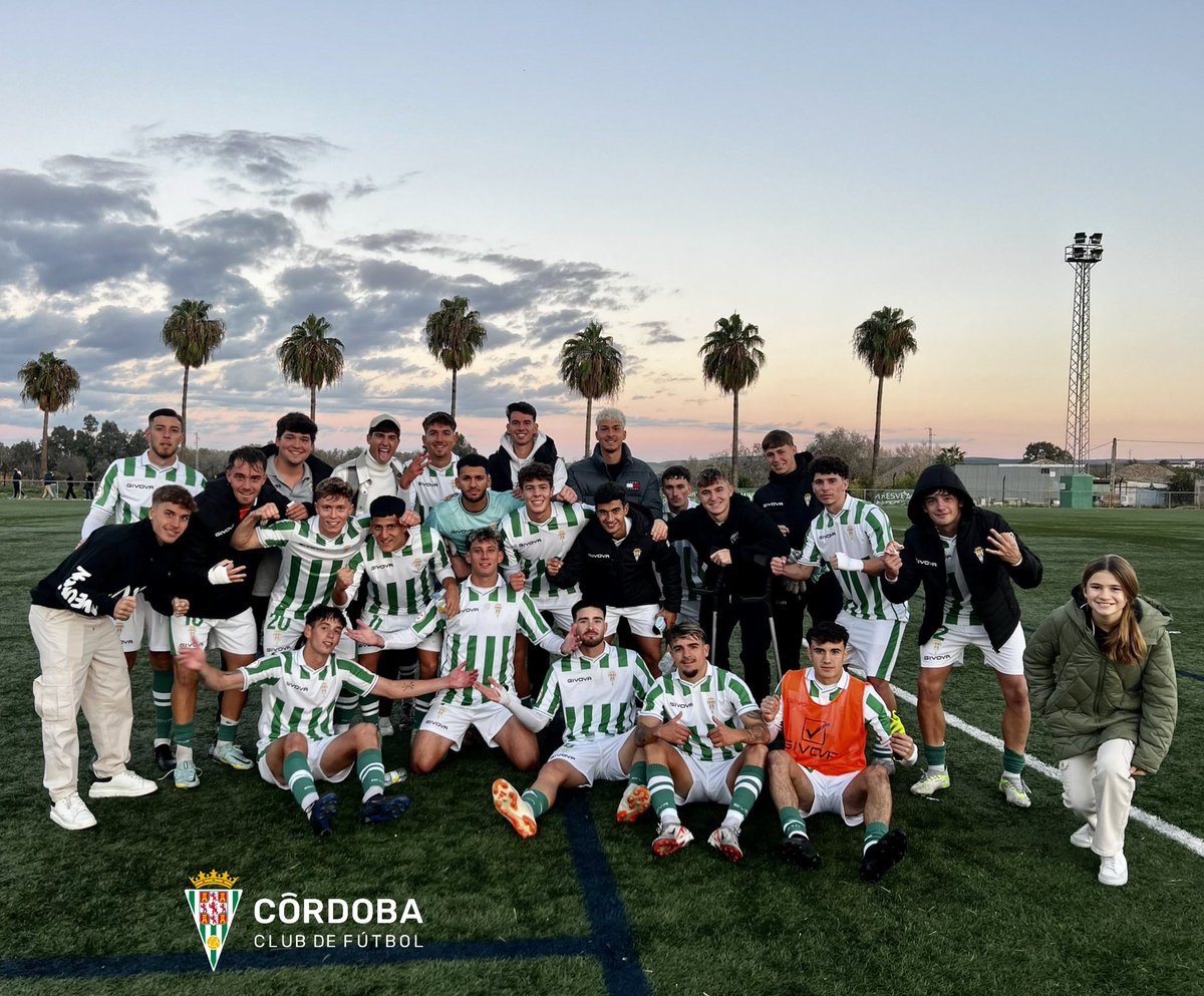 canblanquiverde's tweet photo. 🅵🅸🅽🅰🅻
#CCFBAyamonte 3️⃣-1️⃣

Los de @diegocarodelgad remontan para sumar un +3 a pesar de las múltiples bajas

⚽ @paurussoo10 
⚽ @_alvarovazquez7
⚽ Mati

#futmasc #TerceraRFEF #CCFlive https://t.co/EM7hxM3JYq