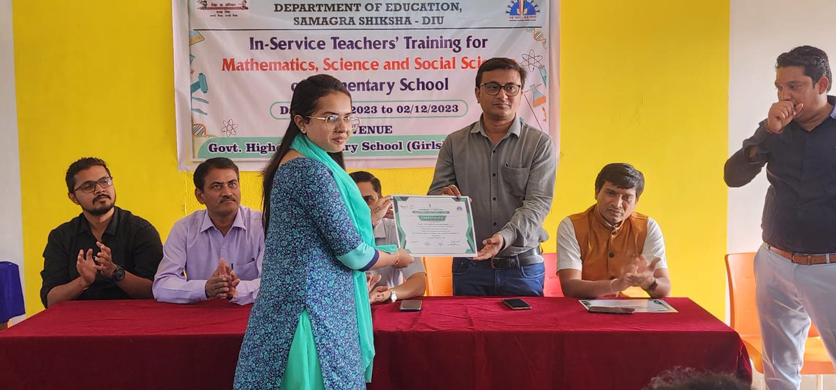 उच्च प्राथमिक शिक्षकों के लिए विज्ञान, गणित और सामाजिक विज्ञान  विषय  पर आयोजित तीन दिवसीय प्रशिक्षण