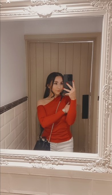 POV: about to send you nudes from the restaurant toilets 🤭 https://t.co/xYvqMx5XLw