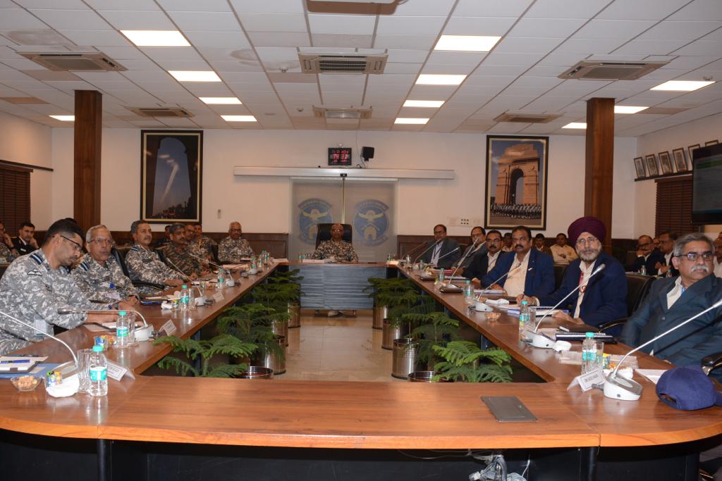 The first tri-Services Fleet Review Meeting for HAL supported aircraft was recently chaired by the AOM, Air Mshl CR Mohan. Critical issues pertaining to fleet sustenance were discussed towards identifying indigenous solutions. #Jointness #Atmanirbharta