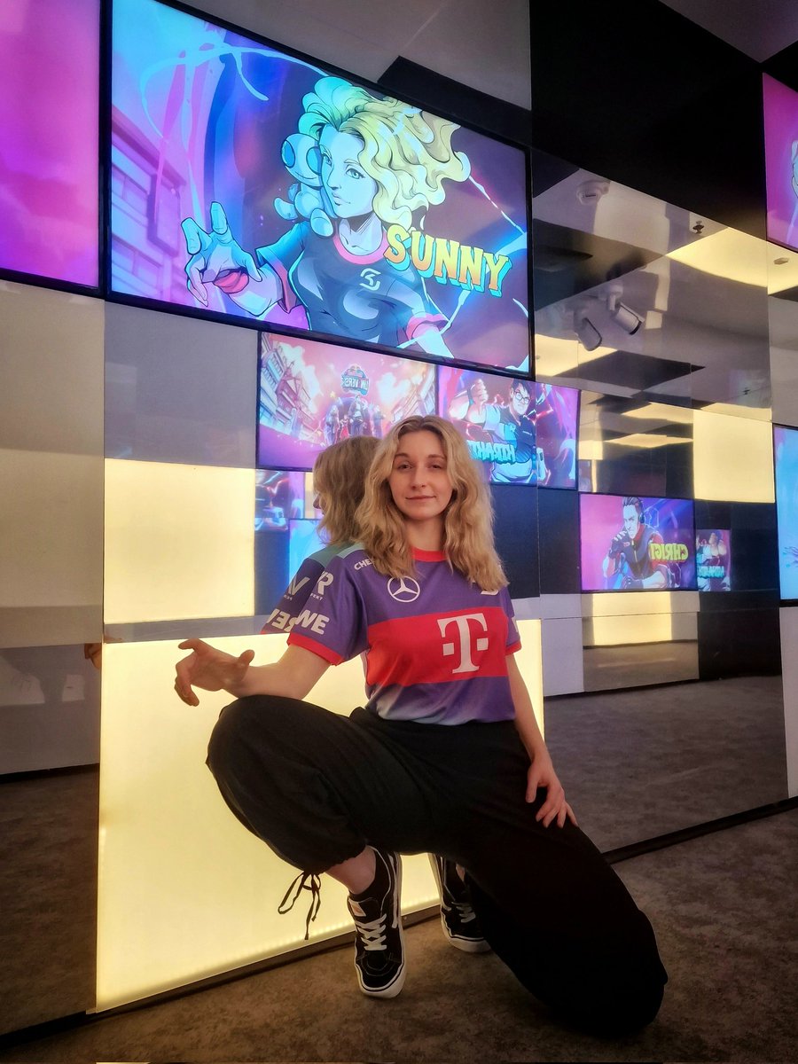 Sunnyenough's tweet photo. We're about to start the show! 👀 Tune in to https://t.co/JvLIhYZqQv to watch us take down all the self-proclaimed Swiss "elite gamers"!

#redbulluneverse https://t.co/V3U87ZcrXr