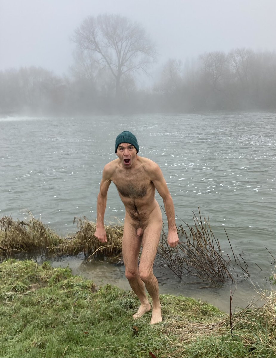 First morning of the season when the water was definitely warmer than the air! Air temp was -3°c with a ground frost and a haunting mist - don’t know what the water temp was - maybe 4/5°c? Mornings like this are really special ❤️ #naturism #nudism #wildswimming.