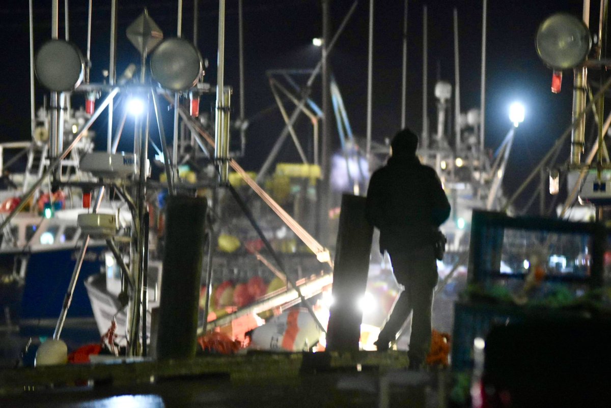 TinaComeaunews's tweet photo. More photos from Dumping Day as the LFA 34 lobster fishery in southwestern NS got underway the morning of Dec. 2. Photos taken in Pinkney’s Point, Yarmouth County. The 6-month season runs to May 31. #staysafe #DumpingDay @SaltWireNews @chronicleherald @TVanguardnews https://t.co/yNZWN2mX7j