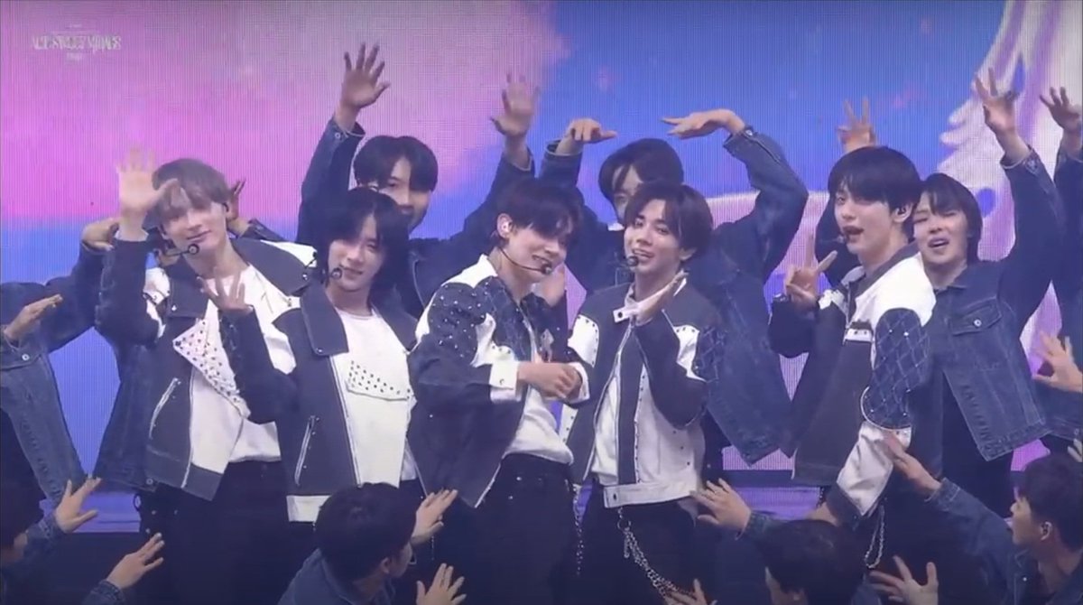 beomie__jae's tweet photo. never thought id cry so hard watching a concert online, but txt made that happen today. ill love them forever, my tubatu => https://t.co/CgPKNHxWXM