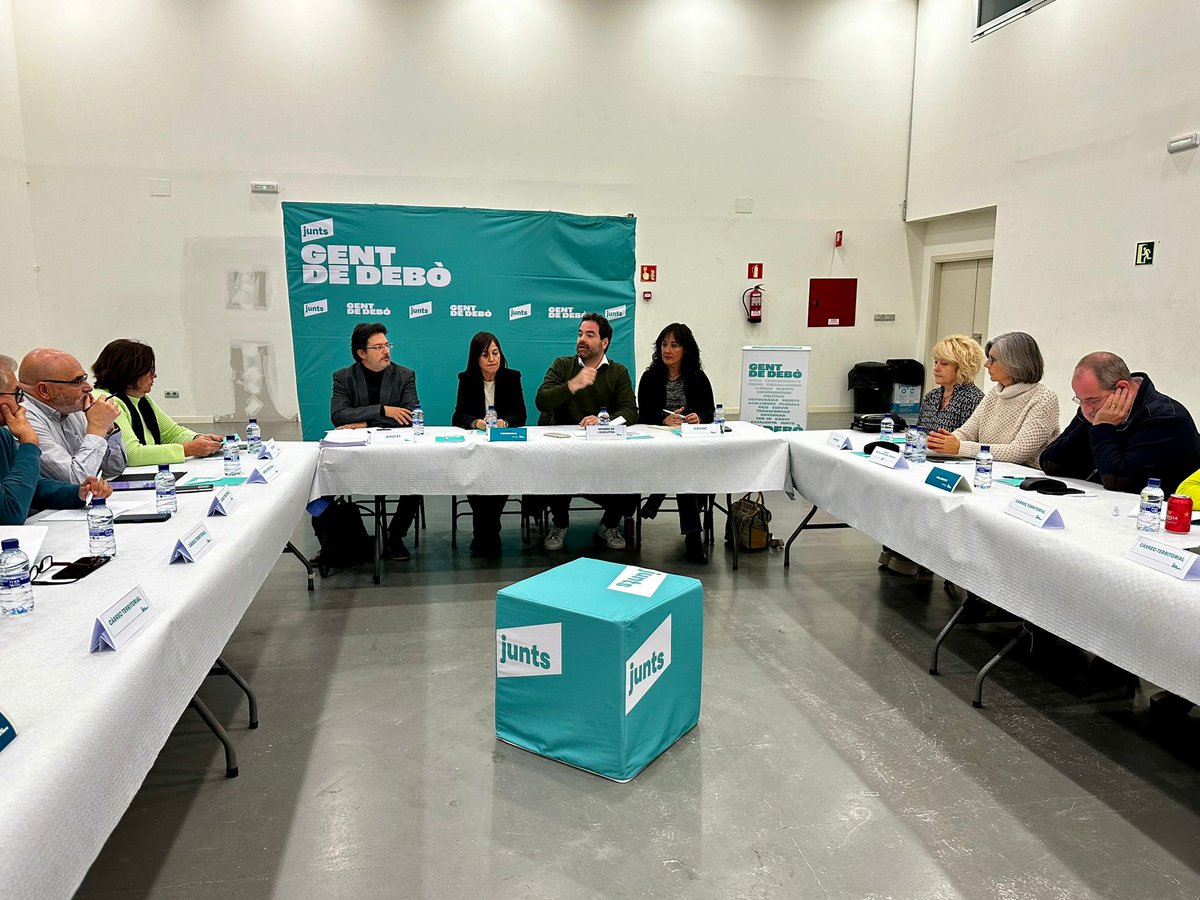 JuntsXCat's tweet photo. 📸 Junts celebra una nova jornada estratègica per abordar la problemàtica de la sequera i altres temes que afecten a la comarca del Pla d’Urgell.

👥 A la reunió hi han assistit els responsable de Política Municipal i Territori @davidsaldoni i els diputats @feliu_anna  i @IsidreGavin.

📌 Llegeix la nota de premsa aquí: https://t.co/XAsf5RPPkL