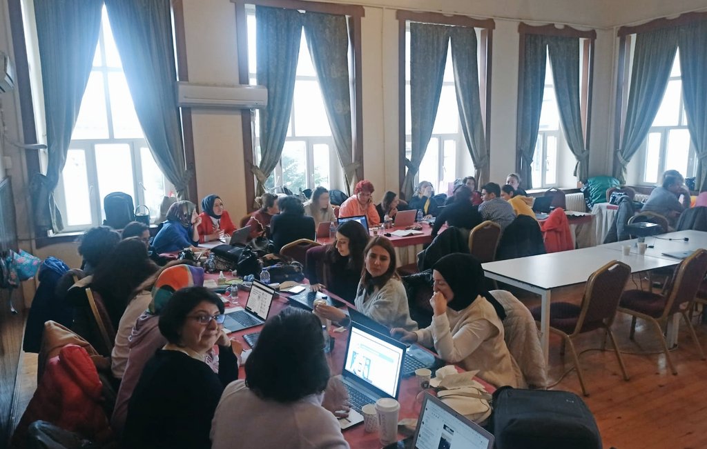 istanbulilmem's tweet photo. "Hârezmî Eğitim Modeli Eğitici Eğitimi Kursu" Cağaloğlu Anadolu Lisesi'nde gerçekleşti.

🔗https://t.co/0If3fEyO2E

@tcmeb @Yusuf__Tekin
@MucahitYentur https://t.co/XjzcEJDnnQ