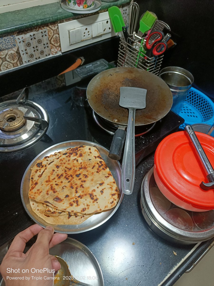 GauravGosai4's tweet photo. Utilising the weekend to the fullest ❣️
#Parotha😋🤤
#Selfmade https://t.co/VLHTE5MfHz