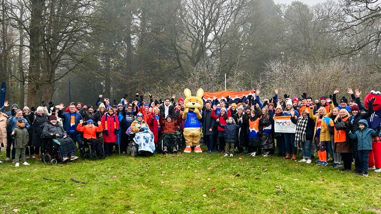 mndassoc's tweet photo. Kev called, you answered 🥳 

Absolutely amazing turnout for the Extra Mile run. During each day of Kev’s challenge, he and the team will run a mile with invited members of the MND community.

Today’s support was incredible!

💙🧡 #7in7in7 https://t.co/f2aWXKJeD0