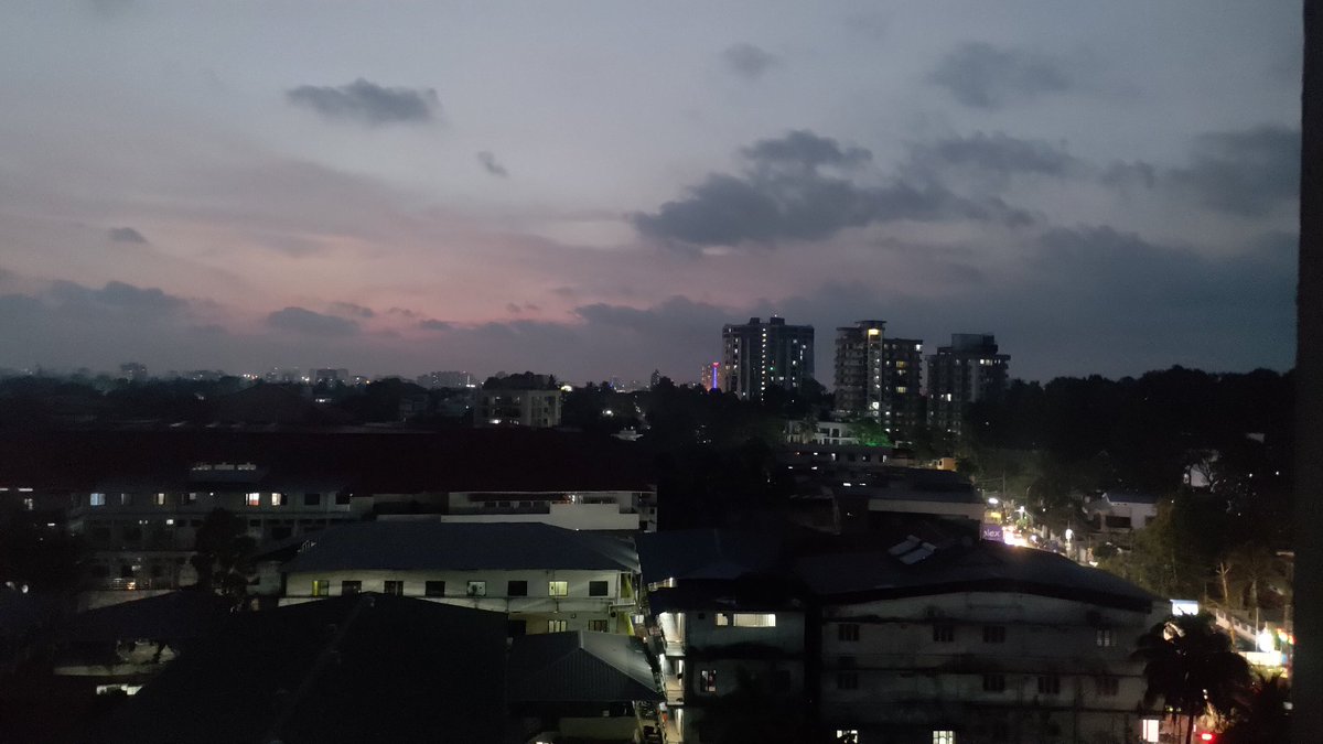 Sona_unplugged's tweet photo. Taking in the beauty of dusk in all her splendour...
Nature is sooo breath-taking .........
Hmmm....
❤️🫂
#BeingHome https://t.co/eDcik0N2sw