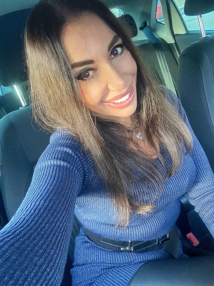 ChiarScura's tweet photo. Brilla sempre #shinebright #brillare #smile #Saturday #SaturdayMood #selfiecar #weekend #smilealways #shinebrightlikeadiamond #woman #selfietime https://t.co/j6bHo5KULj