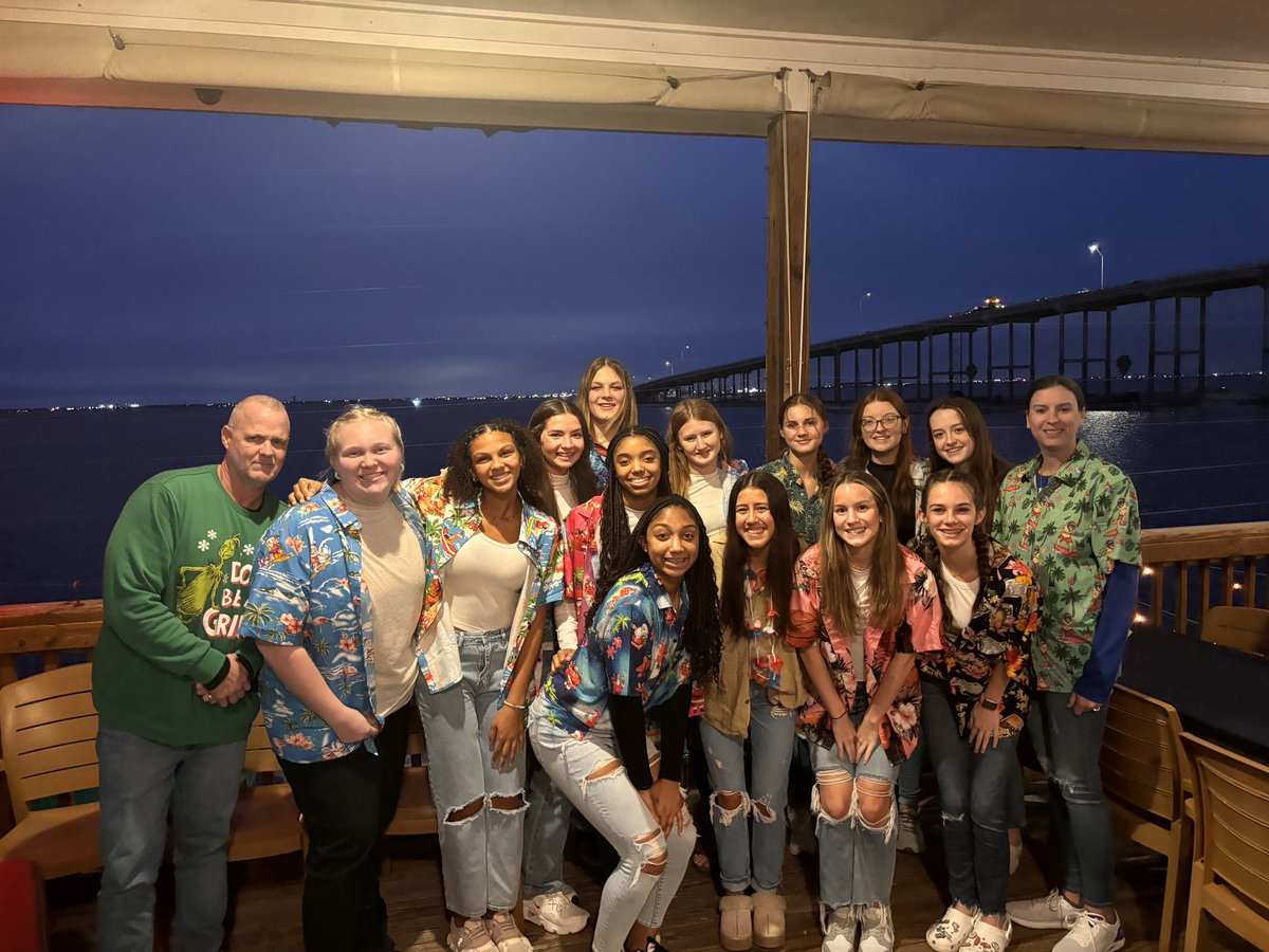 Cheightsladydev's tweet image. Family dinner 
#ohana