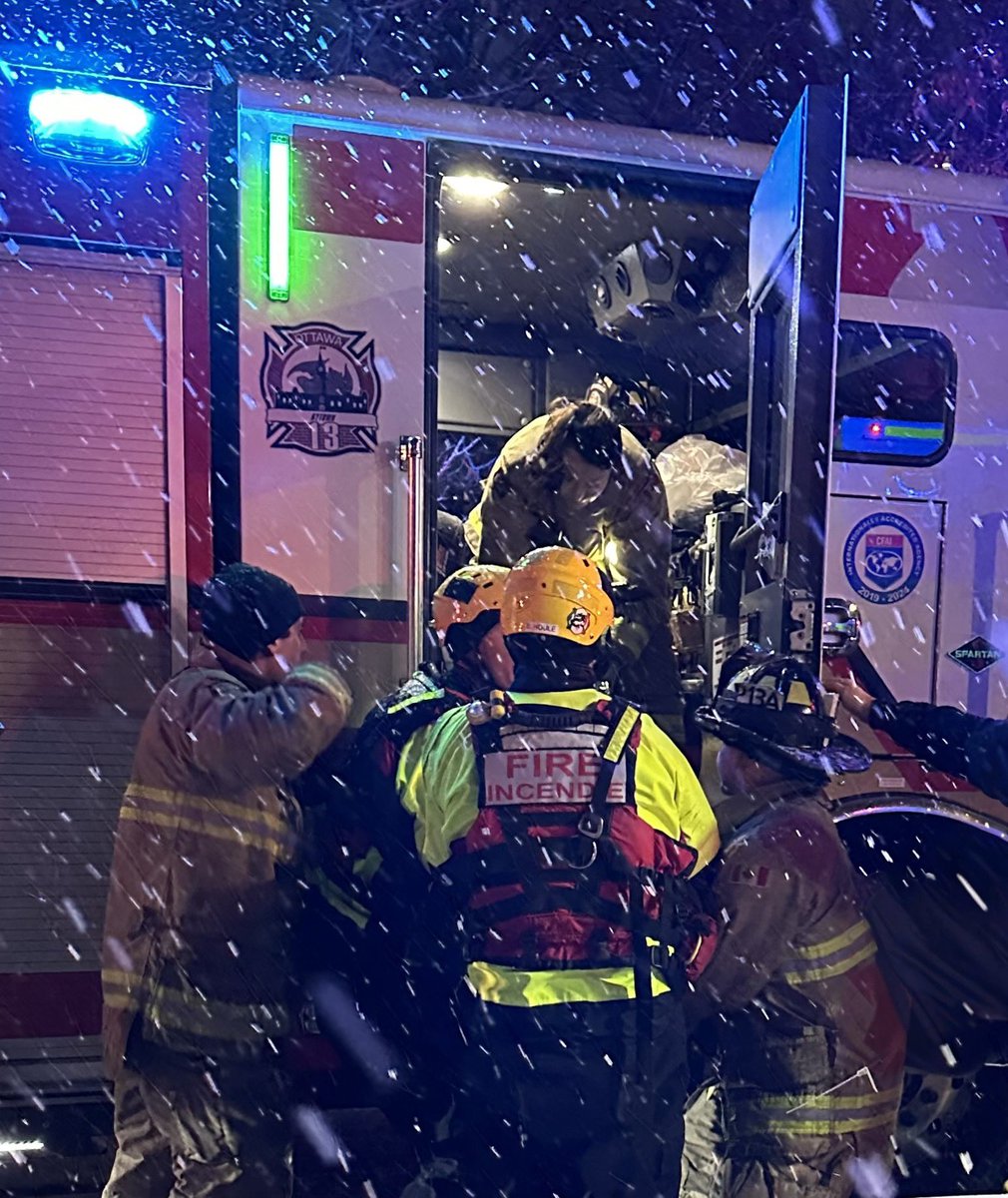 OttFire's tweet image. At approx. 06:27 this morning, a 9-1-1 caller reported an individual down an embankment and in the canal near Queen Elizabeth Drwy &amp;amp; the Laurier Ave Bridge. Firefighters arrived 2min after being dispatched and confirmed one person in the water and quickly set up a roof ladder to…