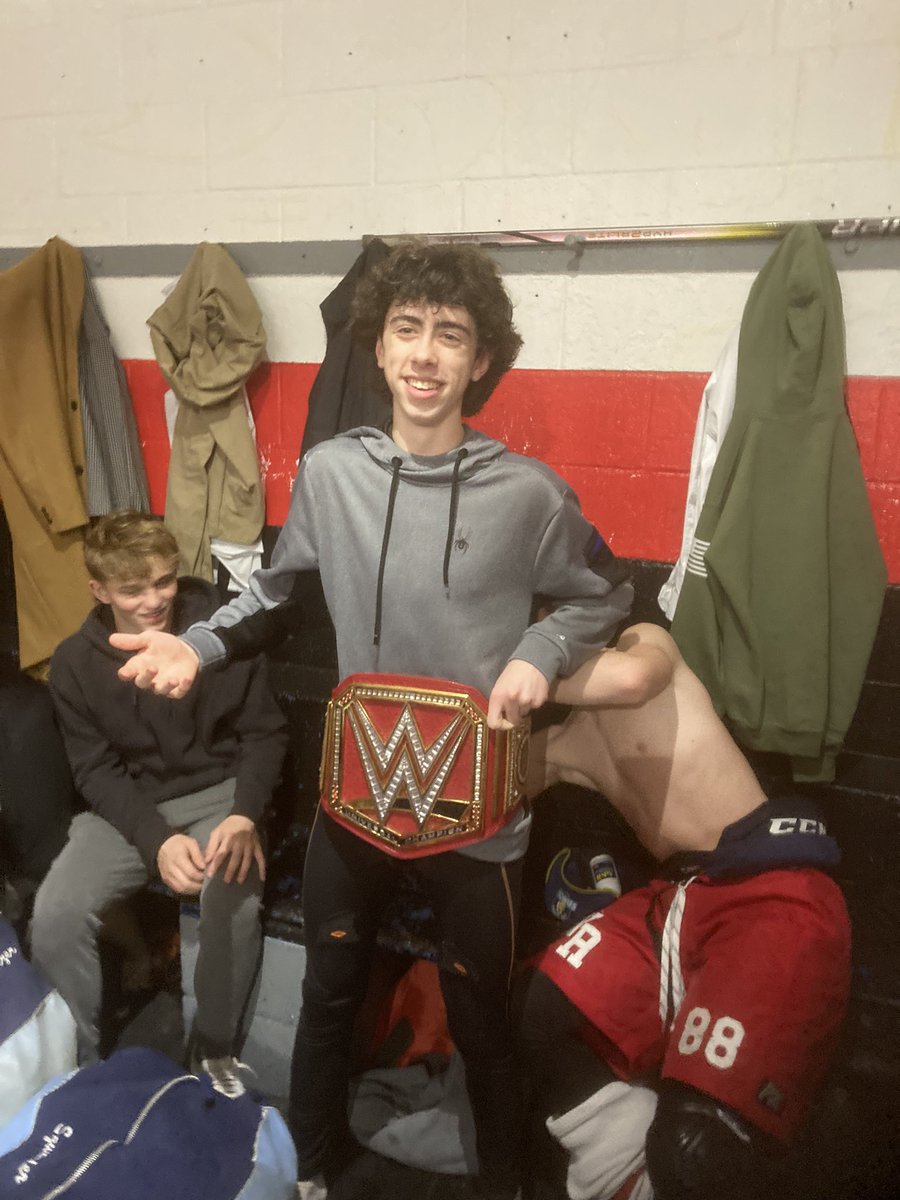 NRRaiderHockey's tweet image. Great team win last night 5-0 over Carmel. Luke Hilliard Hat Trick, V.Parente 2 goals. Charlie Parente first career win and Shutout (12 saves)
Mike Maurer 3 🍎, J. Devine 2 🍎, N. Hilliard 1 🍎.@NRockathletics @LoHudHockey @KFelicello @NRYouthHockey #team