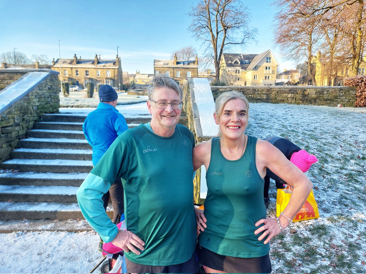 RachReally's tweet photo. Well that was a first.
@parkrunUK in minus 7.
Brighouse parkrun , one of the few on in the area. Amazing volunteers in those conditions
Bumped into Sam on of our parkrun ambassadors too.
Yorkshire women run in vests in this . #Hardasnails #absoluteidiot
@UKRunChat https://t.co/tGG2QOiISm
