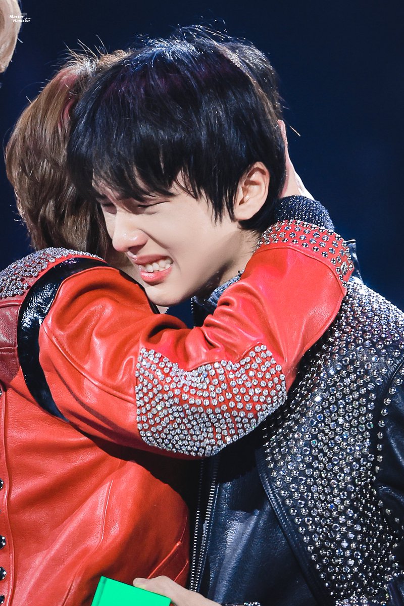 MasterhamsterJS's tweet photo. 231202  MMA
대: 대단하다고 생각해, 네가 늘 그래
상: 상을 더 많이 받게 될거야! 일단 너무 축하한다! 💐🎉
#NCTDREAM #지성 #박지성 #JISUNG https://t.co/r9pNYnLM3s
