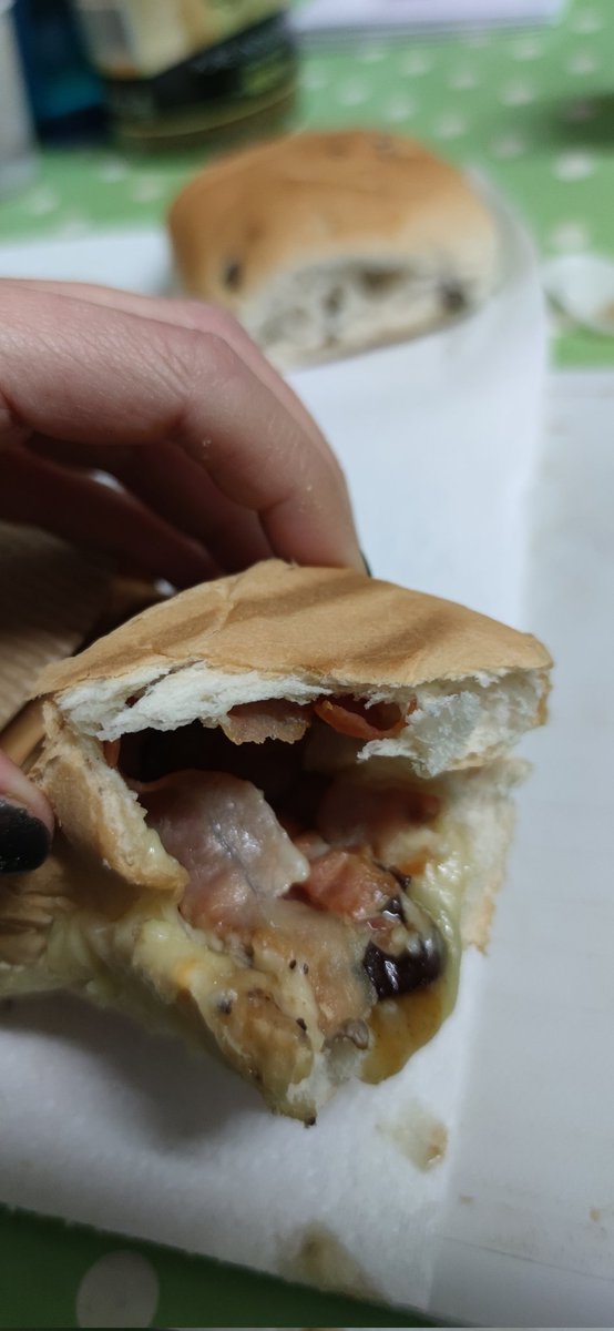bexydoodles's tweet photo. @SubwayUK why are you not allowed salad on your brie sandwich?? £8 for a half filled sandwich?? Very unhappy customer!!!! https://t.co/oZYvXRIR5G