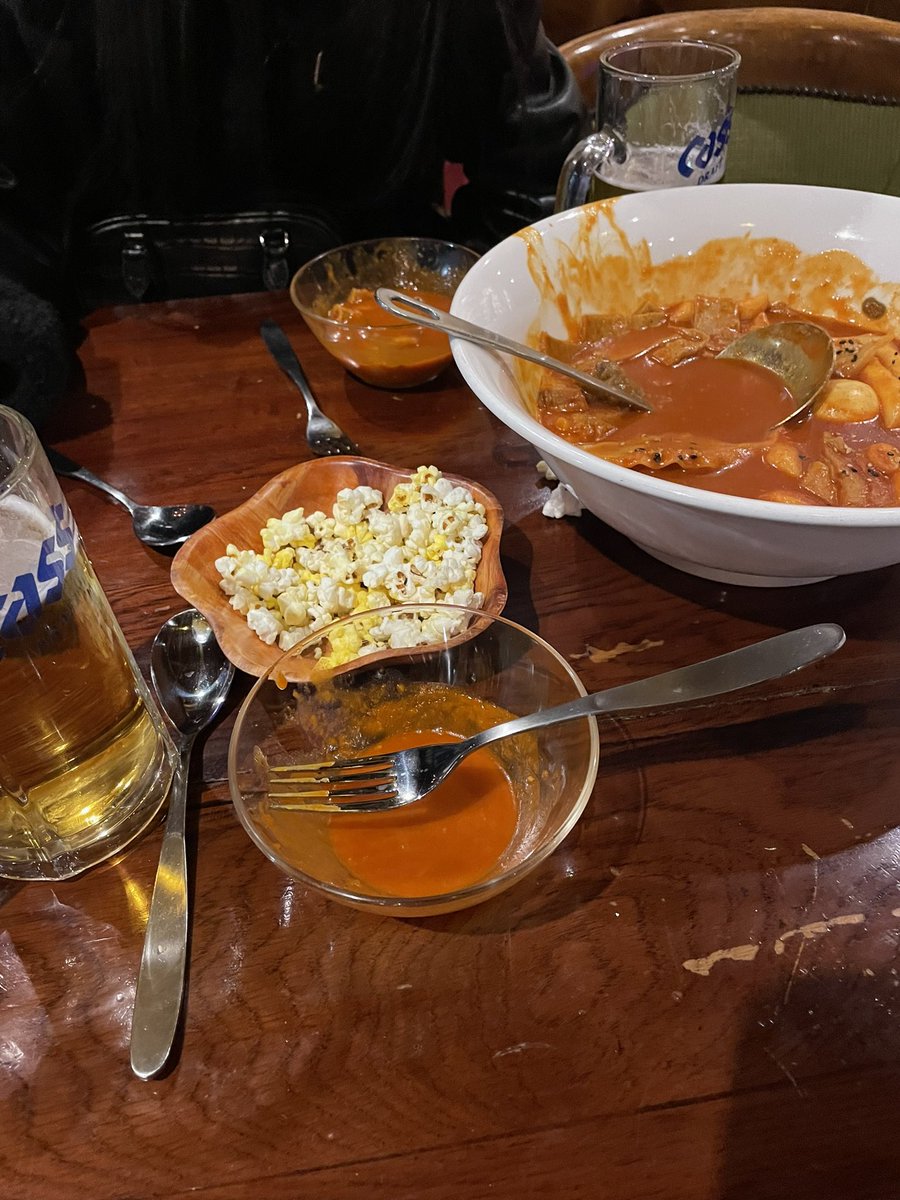 rrb_gf's tweet photo. トッポギの皿デカすぎね？ https://t.co/fQqdFFPf8M