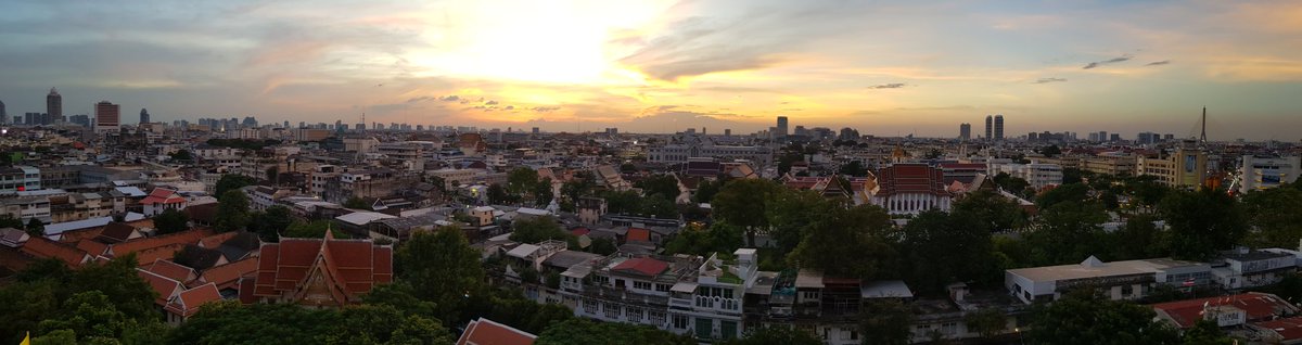 PinguinFridolin's tweet photo. On the top of #WatSaket #GoldenMount #Bangkok #Thailand #MarvinOnTour https://t.co/hFUDEe4c4Y