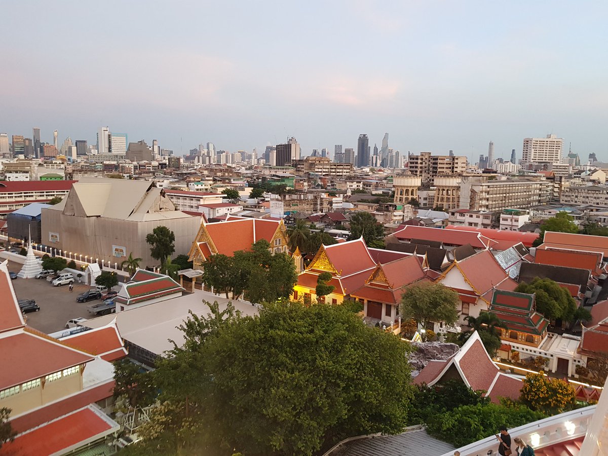 PinguinFridolin's tweet photo. On the top of #WatSaket #GoldenMount #Bangkok #Thailand #MarvinOnTour https://t.co/hFUDEe4c4Y
