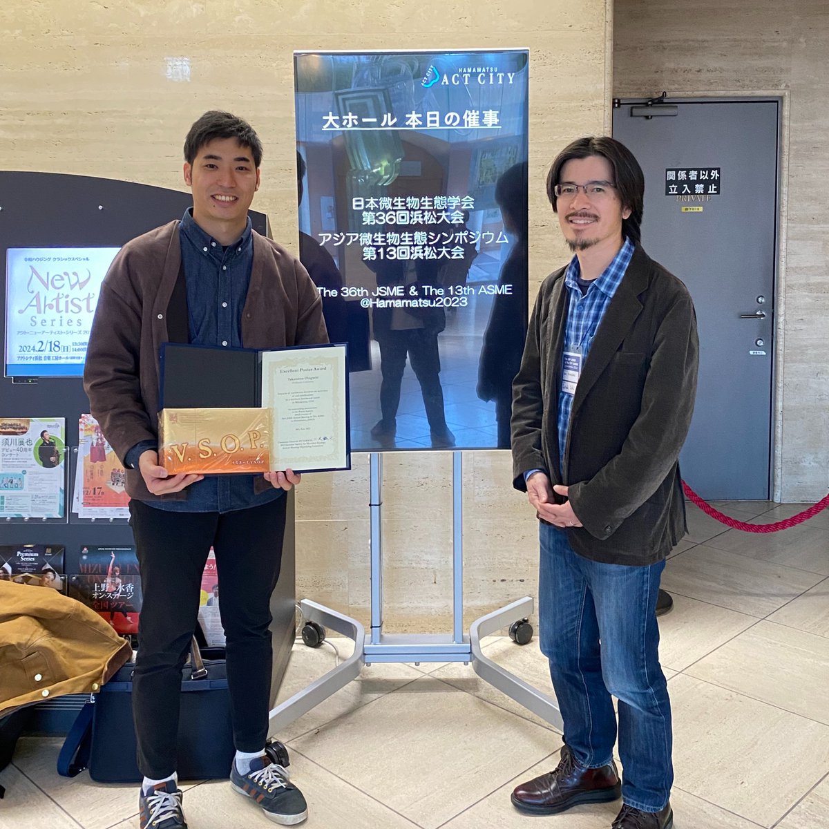 先日の微生物生態学会（36th日本＆13thアジア共催）で博士学生部門の優秀ポスター賞をいただきました！これを励みに今後も研究頑張ります！
I won the PhD-student poster award at the JSME&amp;ASME joint conference! (photo with Dr. Ishii <a href="/PowerOfMicrobes/">Satoshi Ishii</a>  who advised me in Minnesota last year)